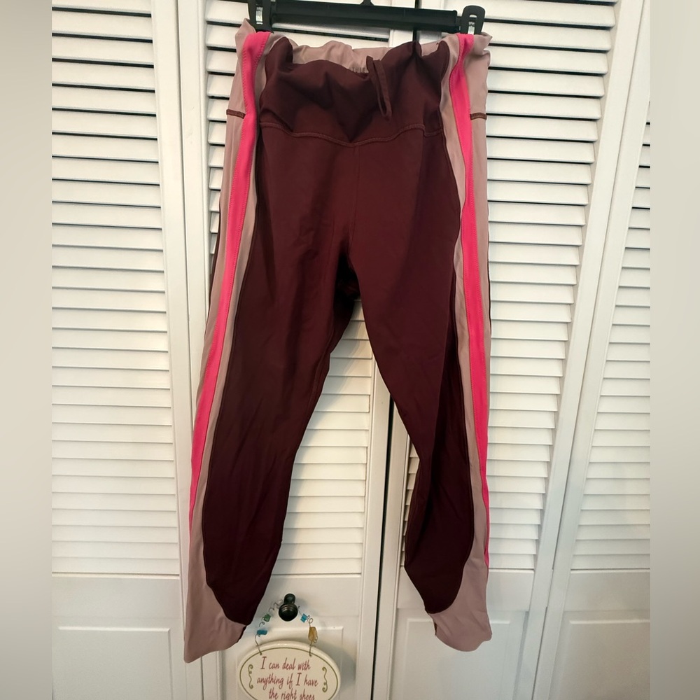 Athleta Crunch Colorblock 7/8 Tight in SuperSonic, Antique Bur SIZE L #487398